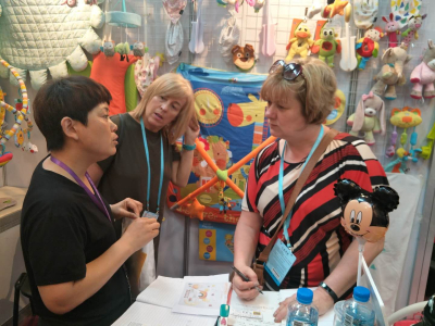 Jinan Fengsheng Crafts Co., Ltd. conducts trade fairs